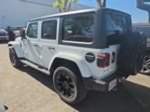 Used 2022 Jeep Wrangler Unlimited Sahara AWD/4WD image 5