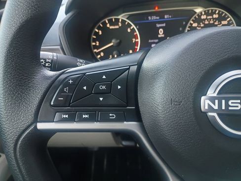 Used 2025 Nissan Altima 2.5 SV image 11