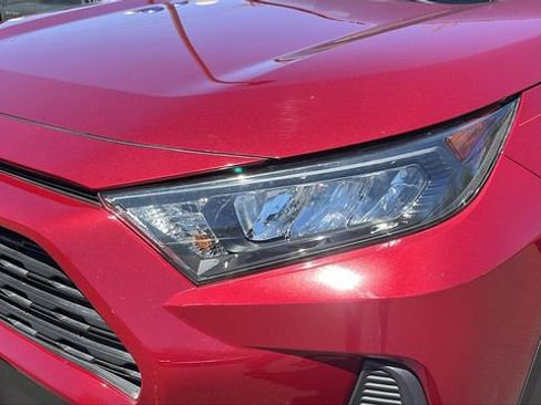 Used 2019 Toyota RAV4 LE w/ Carpet Mat Package AWD/4WD image 7