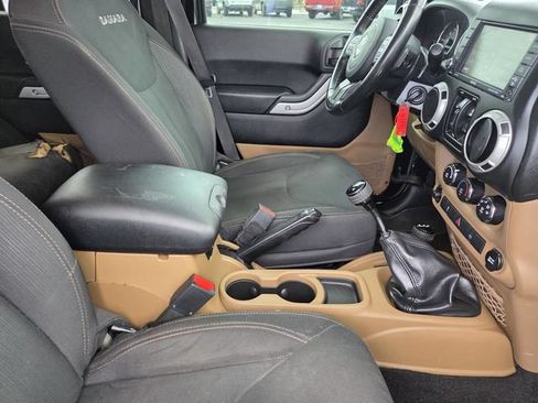 Used 2018 Jeep Wrangler Unlimited Sahara w/ Max Tow Package AWD/4WD image 30