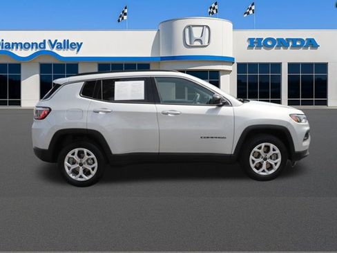 Used 2025 Jeep Compass Latitude image 9