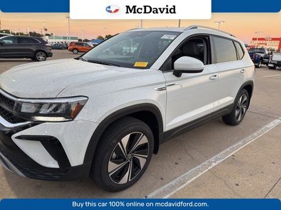Used 2024 Volkswagen Taos SE w/ Panoramic Sunroof Package