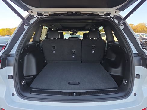 New 2025 Jeep Grand Cherokee Limited w/ Luxury Tech Group II image 8
