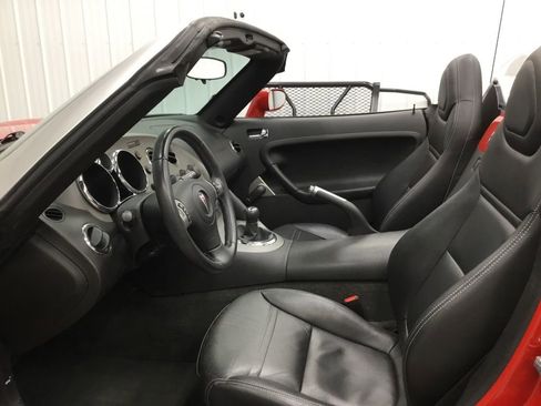 Used 2007 Pontiac Solstice Base w/ Premium Package image 5