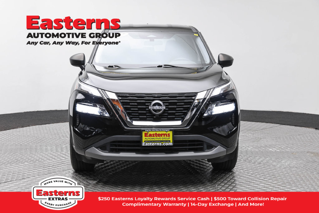 Used 2023 Nissan Rogue S AWD/4WD image 3
