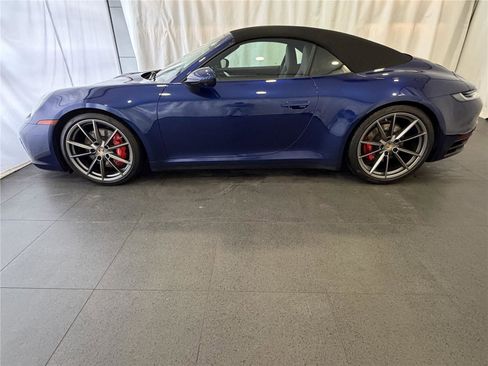 Certified 2022 Porsche 911 Carrera 4S image 2