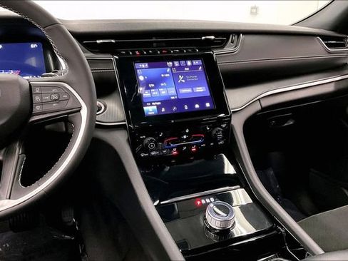 Used 2023 Jeep Grand Cherokee Altitude image 7