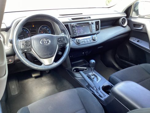 Used 2018 Toyota RAV4 XLE FWD image 15