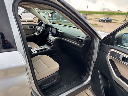 Used 2023 Ford Explorer XLT w/ Class IV Trailer Tow Package image 15