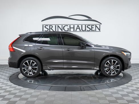 Certified 2023 Volvo XC60 B5 Plus w/ Climate Package image 4