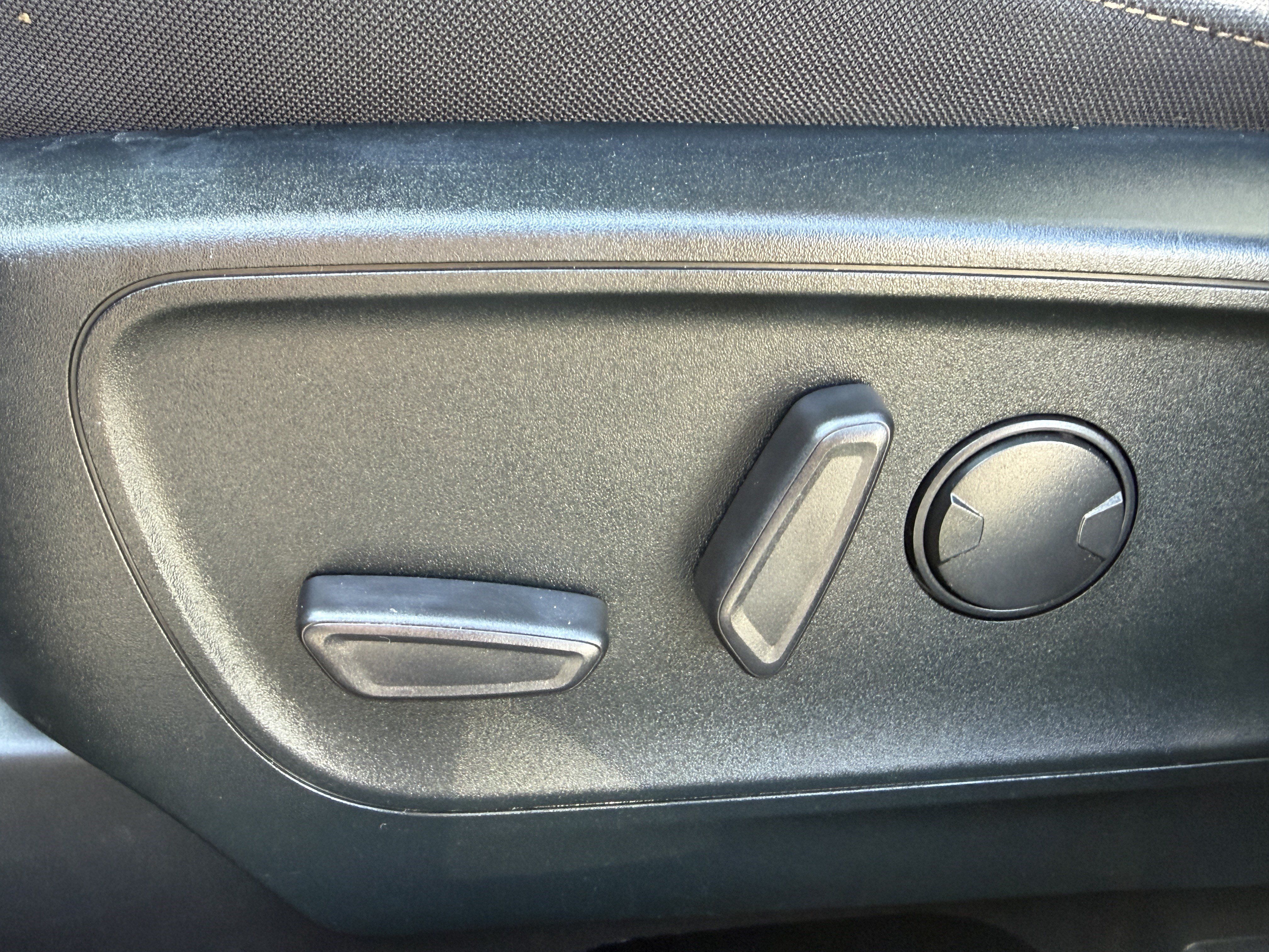Used 2022 Ford Escape SE FWD image 16