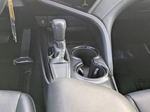 Used 2019 Toyota Camry L image 16