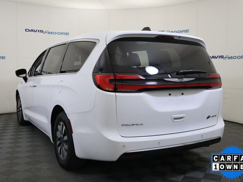 Used 2024 Chrysler Pacifica Select image 44