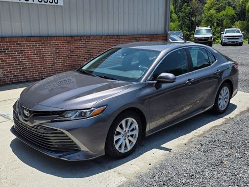 Used 2020 Toyota Camry LE image 1