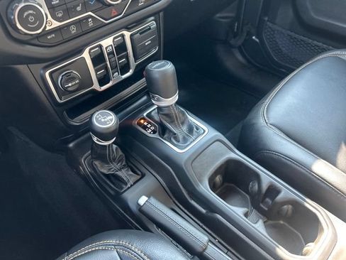 Used 2025 Jeep Gladiator Sport AWD/4WD image 14