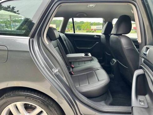 Used 2010 Volkswagen Jetta TDI FWD image 8