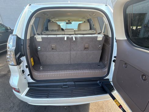 Used 2015 Lexus GX 460 w/ Premium Package AWD/4WD image 26