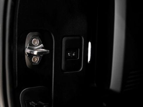Used 2024 Land Rover Defender 110 V8 AWD/4WD image 64