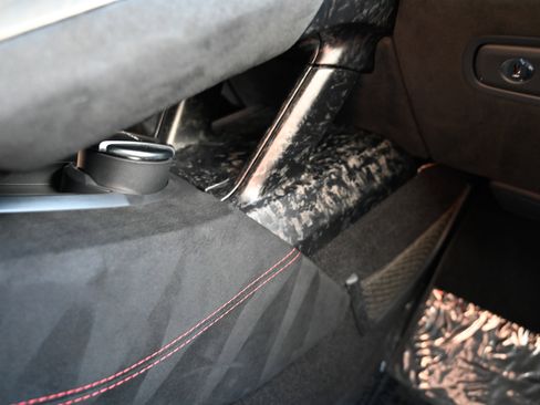 Used 2018 Lamborghini Huracan Performante image 32