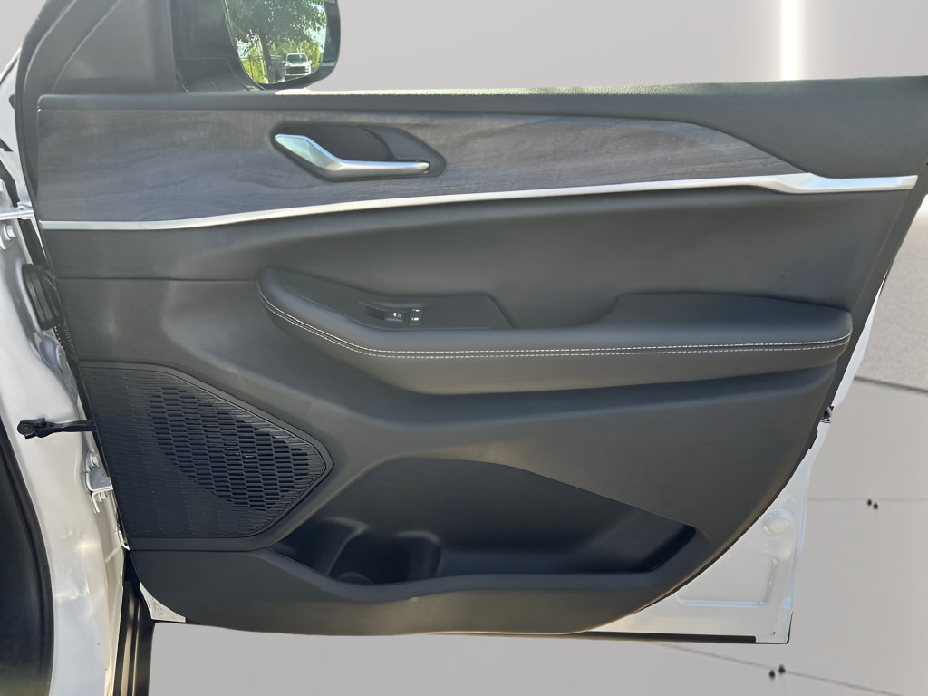 New 2026 Jeep Grand Cherokee Altitude RWD image 41