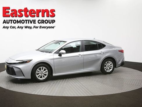 Used 2025 Toyota Camry LE image 58