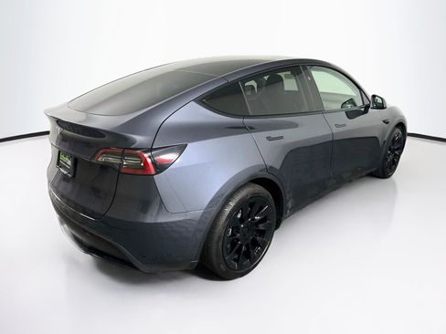 Used 2023 Tesla Model Y 2WD image 9