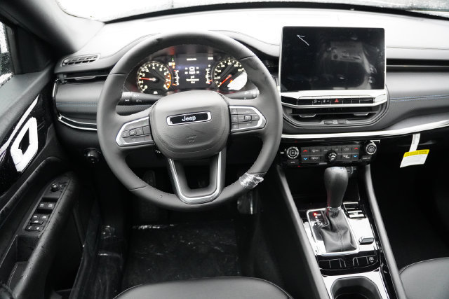 New 2027 Jeep Compass Latitude AWD/4WD image 13
