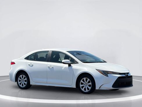 Used 2024 Toyota Corolla LE FWD image 5