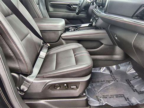 Used 2026 Chevrolet Suburban RST image 29