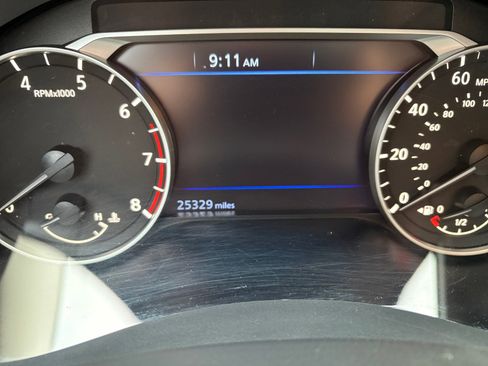 Used 2022 Nissan Altima 2.5 SV w/ SV Premium Package image 2