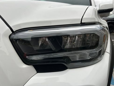 Certified 2022 Toyota Tacoma TRD Off-Road image 9