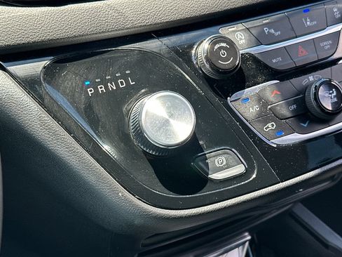 Used 2026 Chrysler Pacifica Select FWD image 19