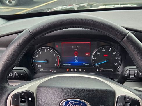 Used 2022 Ford Explorer XLT w/ Equipment Group 202A image 34