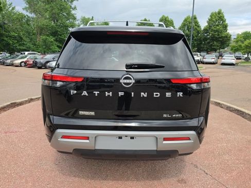 Used 2024 Nissan Pathfinder SL AWD/4WD image 4
