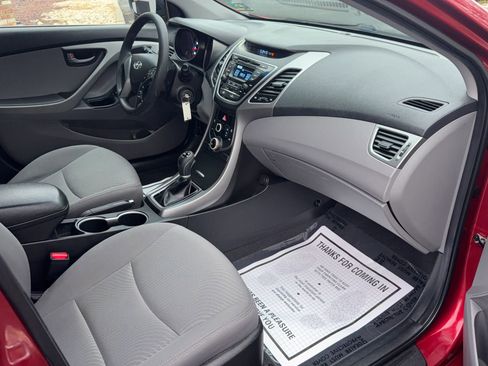 Used 2014 Hyundai Elantra SE image 23