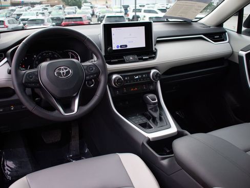 Used 2025 Toyota RAV4 XLE Premium image 19