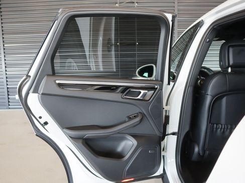 Certified 2026 Porsche Macan AWD/4WD image 25