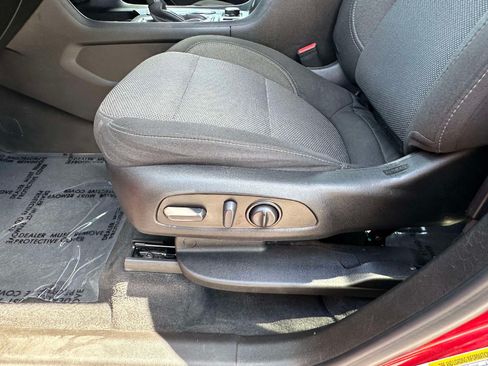 Used 2023 Chevrolet Traverse LT FWD image 21