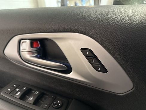 Used 2020 Chrysler Pacifica Touring-L w/ S Appearance Package image 9