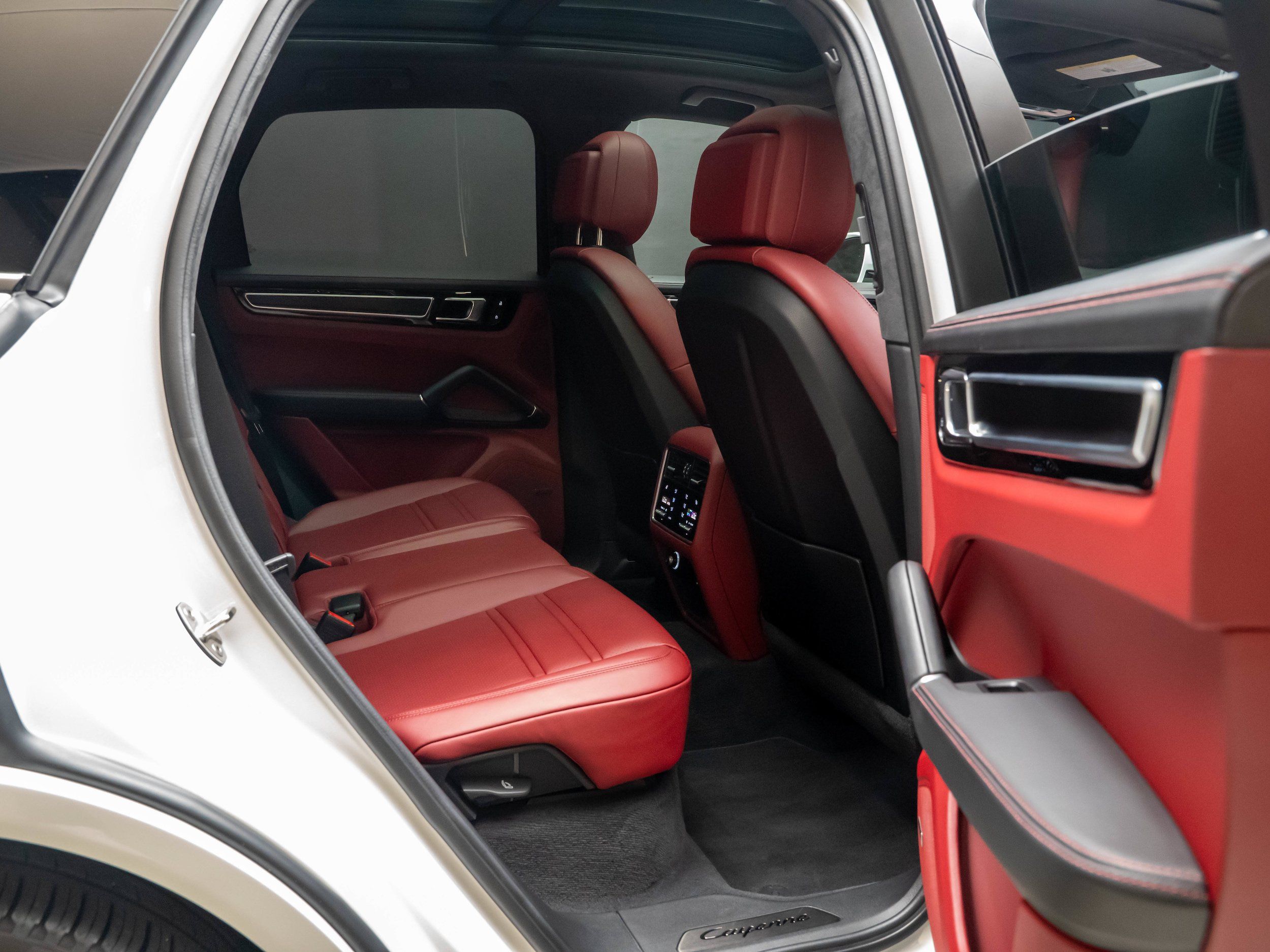 Certified 2023 Porsche Cayenne GTS AWD/4WD image 36