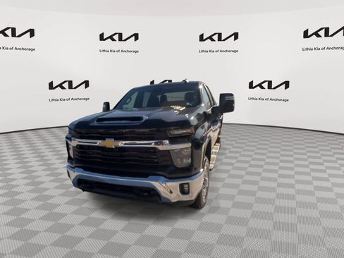Used 2025 Chevrolet Silverado 2500 LT w/ Convenience Package AWD/4WD image 4