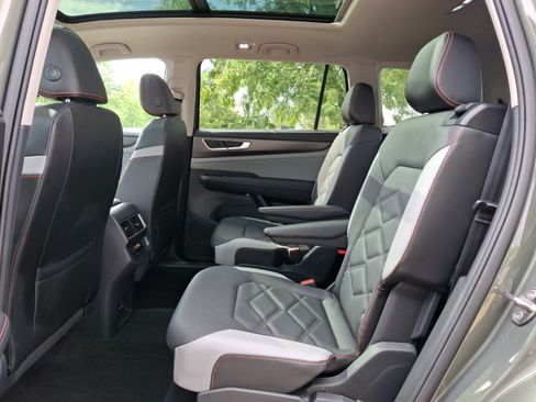 Certified 2024 Volkswagen Atlas Peak Edition SE AWD/4WD image 11