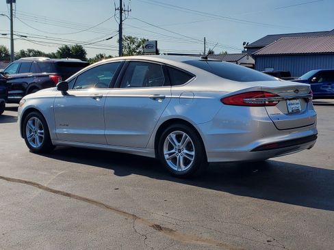 Used 2018 Ford Fusion SE FWD image 3