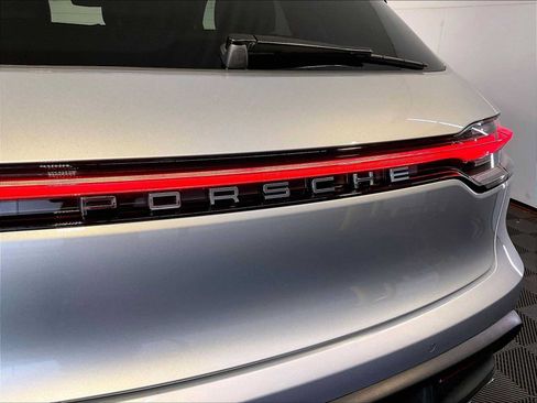 Certified 2026 Porsche Macan AWD/4WD image 35
