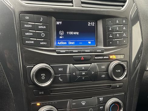 Used 2017 Ford Explorer XLT image 19