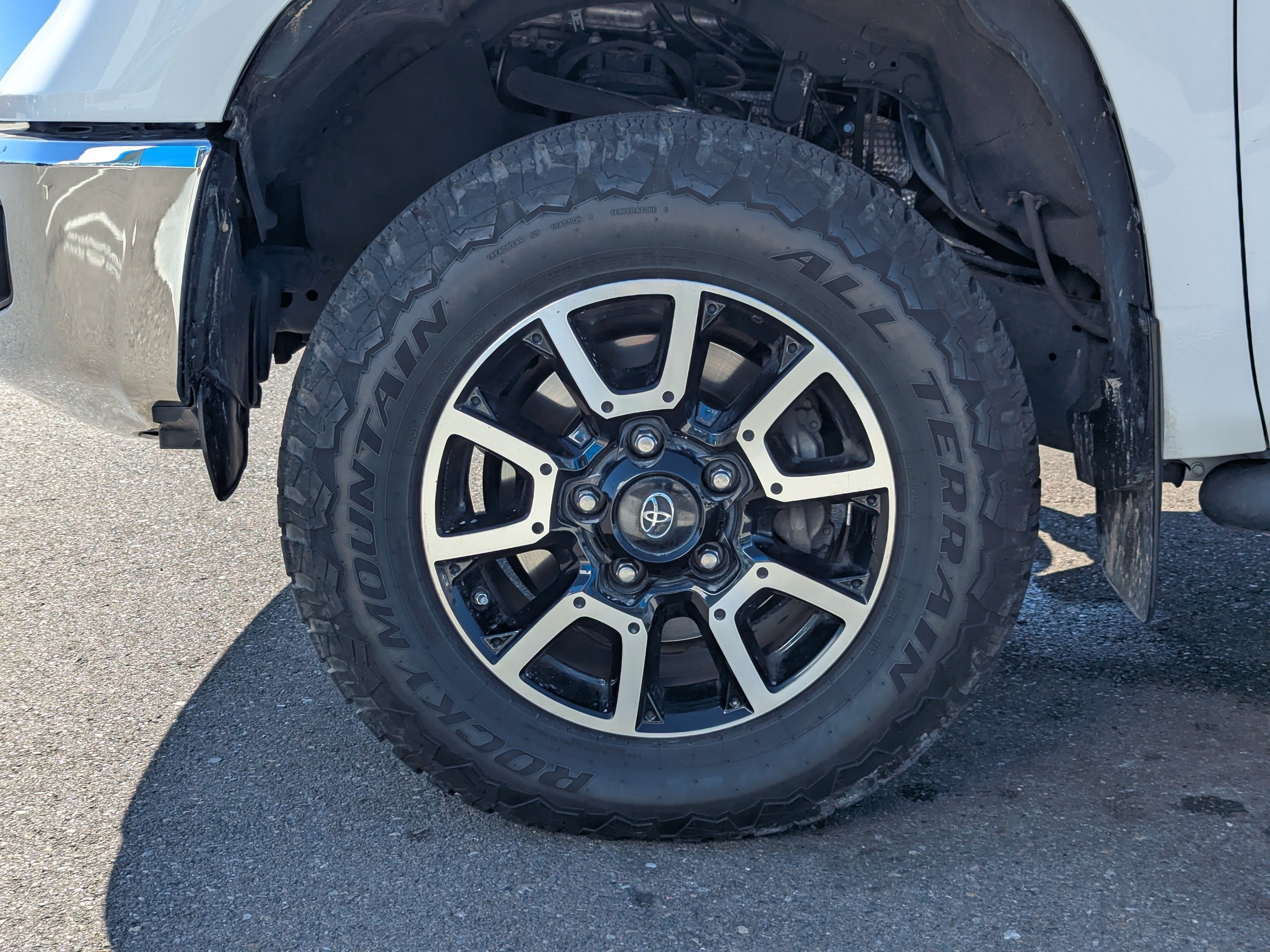 Used 2018 Toyota Tundra SR5 w/ TRD Off Road Package AWD/4WD image 46