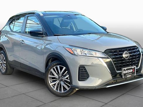 Used 2024 Nissan Kicks SV FWD image 3