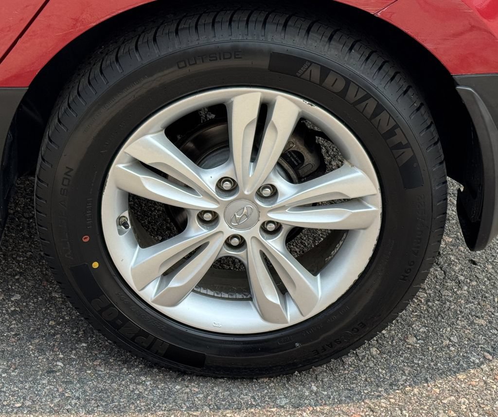 Used 2011 Hyundai Tucson 2WD image 12
