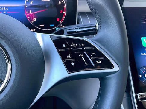 Used 2025 Mercedes-Benz GLC 300 image 24