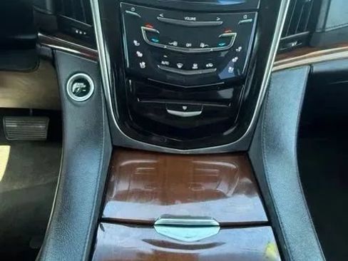 Used 2018 Cadillac Escalade ESV Premium Luxury RWD image 30